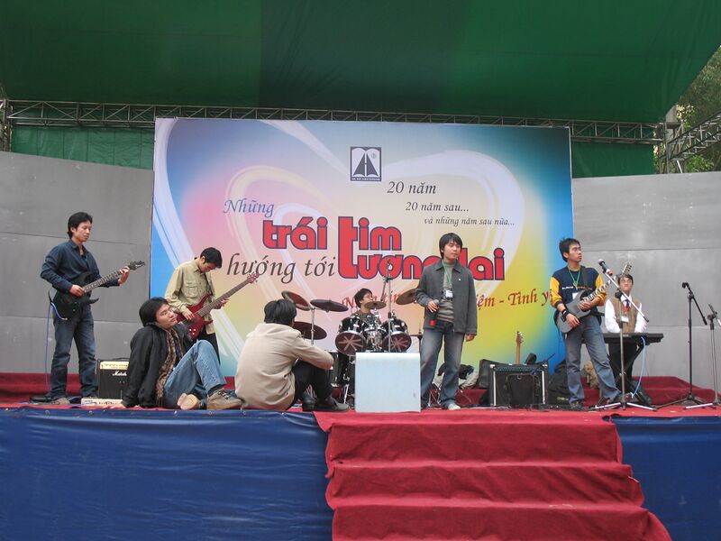 Tập tin:HAO band rehearsal.jpg